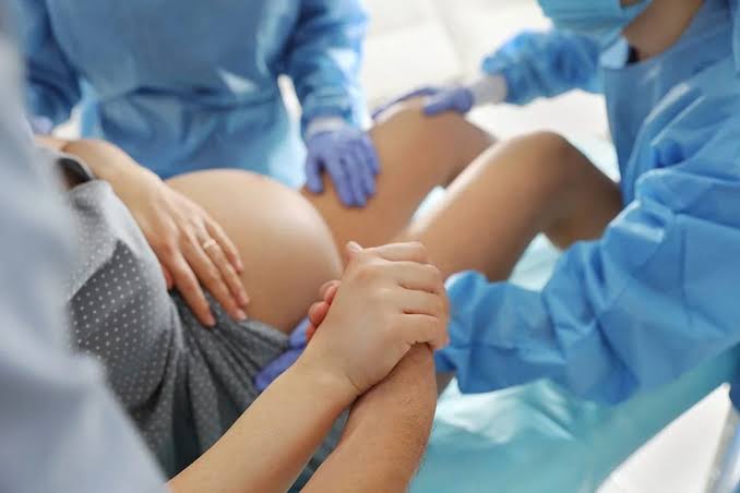 تمدد عنق الرحم أثناء المخاض والولادة