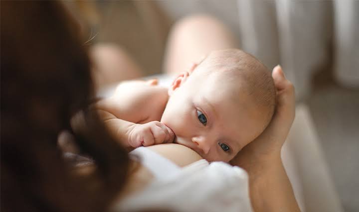 الحلمات المتشققة