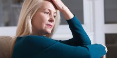 الدوخة في سن اليأس: الأسباب، التشخيص، والعلاج