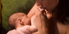 دليل الرضاعة الطبيعية للمبتدئات: الفوائد الوضعيات الصحيحة وتجاوز التحديات