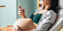 لحظة الحسم: ماذا تفعلين عند بدء المخاض والولادة؟ (دليل الطوارئ للأم)
